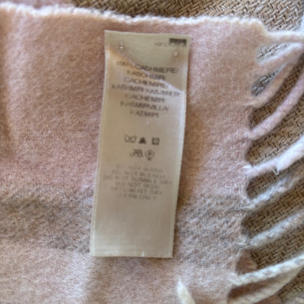 Burberry pink plaid cashmere scarf - Picture 2 of 4